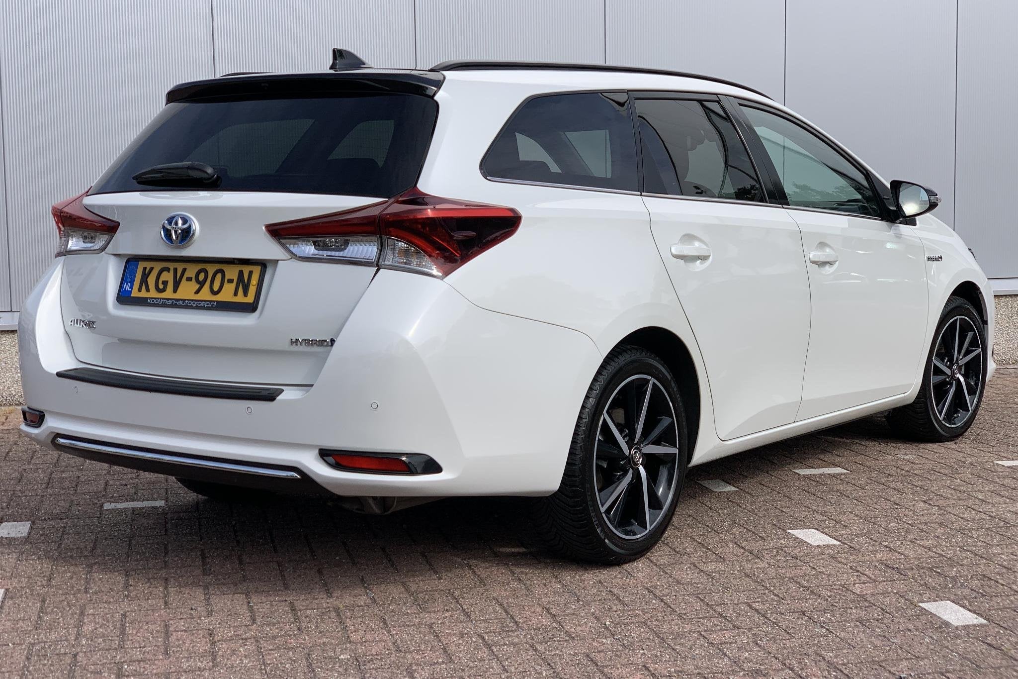 Toyota Auris 1.8 Hybrid Executive / Bluetooth / Camera / Par, Auto's, Gebruikt, Euro 6, Wit, Hybride Elektrisch/Benzine