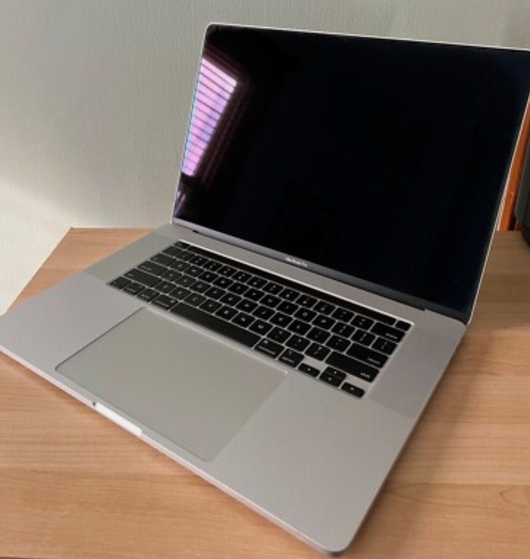 Apple MacBook Pro 16" 2019 i9, 2.3 GHZ, 8 Core, 1TB SSD,16GB