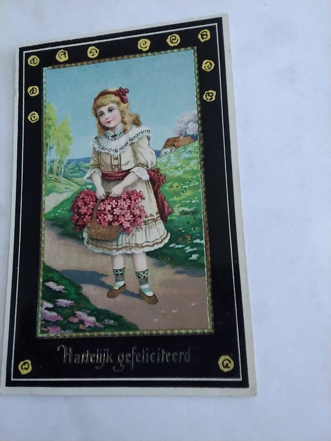 Oude ansichtkaart: Meisje met bloemenmand,, Ophalen of Verzenden, Voor 1920, Gelopen, Gelderland