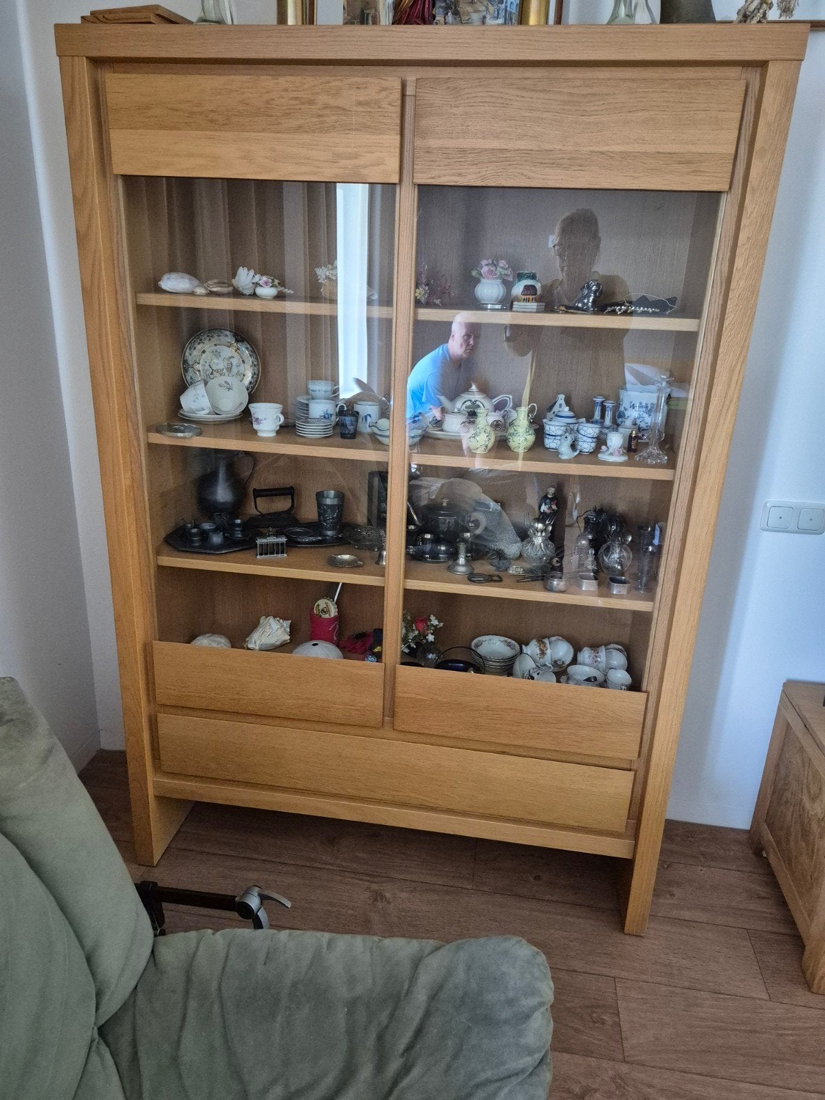 Massief houten vitrinekast - gratis af te halen, Ophalen, Gebruikt, Glas, 150 tot 200 cm