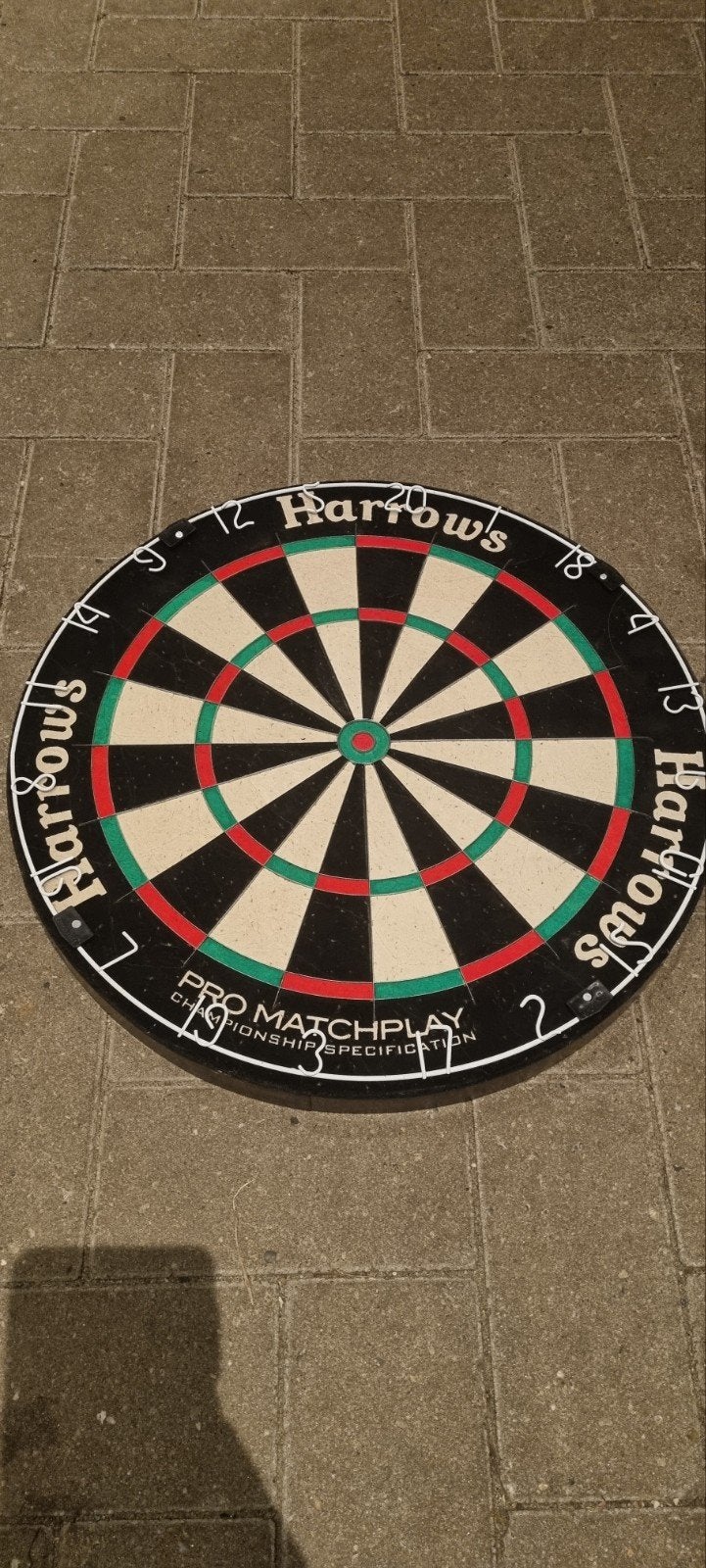 Harrows Dartbord Set met Surround, Sport en Fitness, Darts, Ophalen