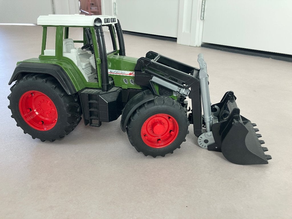 Bruder Fendt Favorit 926 Vario tractor met voorlader, Kinderen en Baby's, Speelgoed | Speelgoedvoertuigen, Ophalen of Verzenden