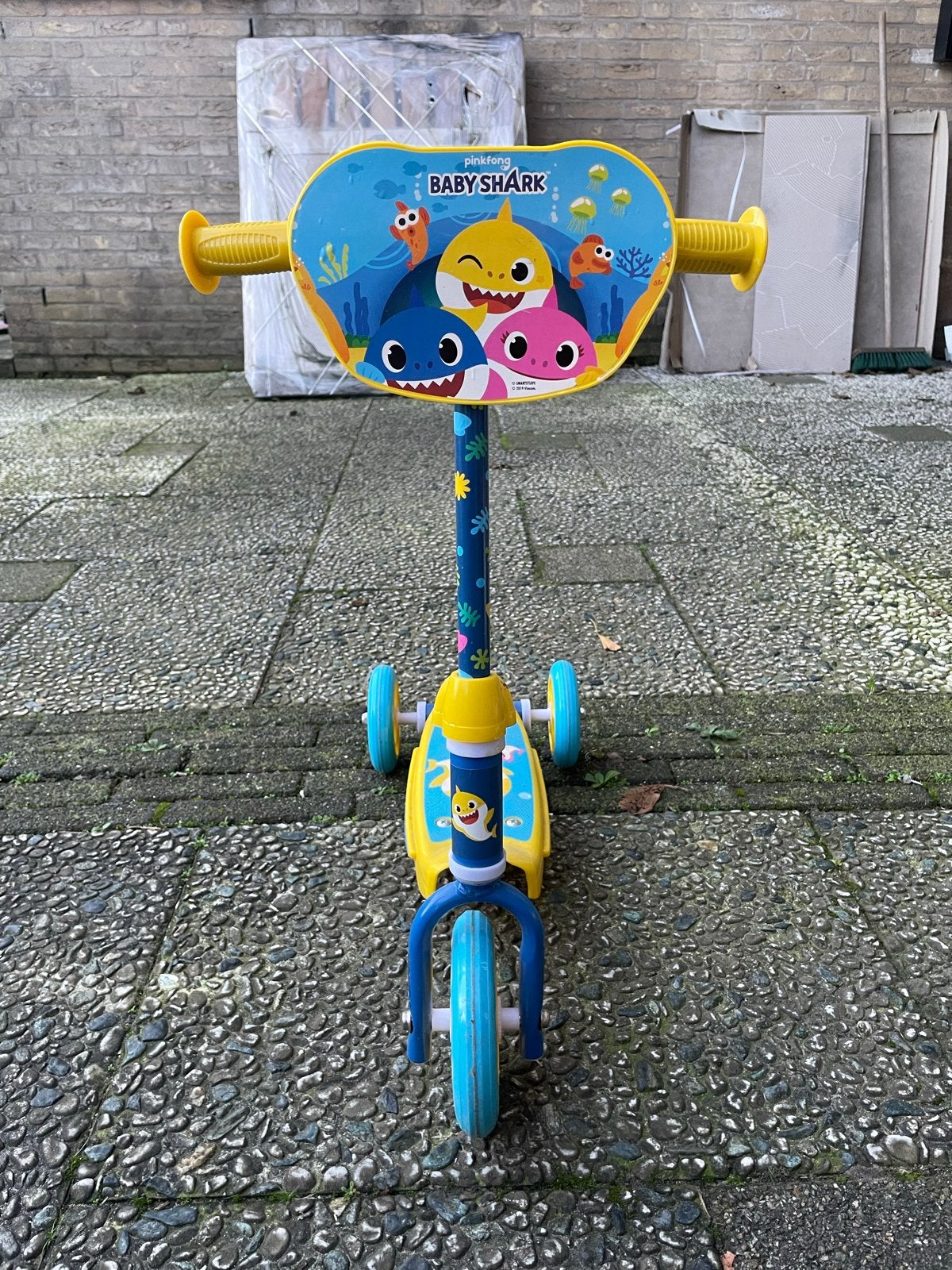 Baby Shark Step - Ideaal voor jonge kinderen, Fietsen en Brommers, Ophalen, Gebruikt, Gewone step