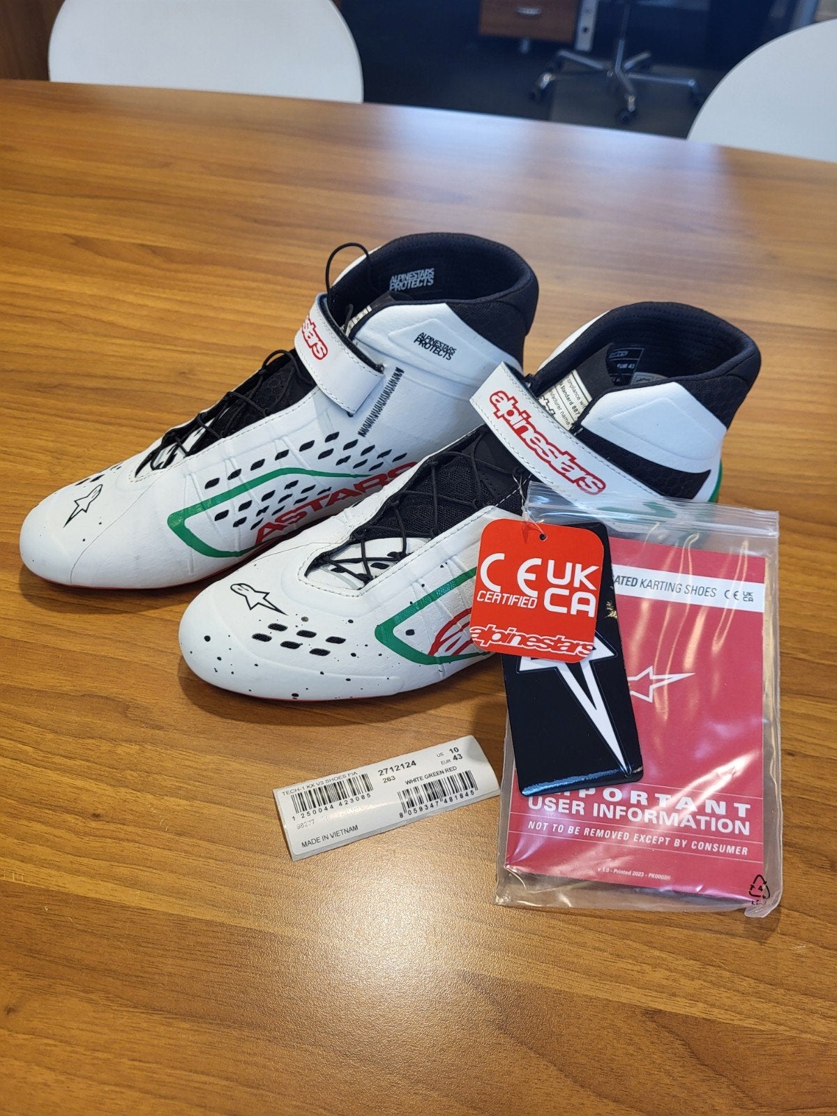 Alpinestars Tech-1 KX V3 FIA Nieuw in doos, Sport en Fitness, Karting, Ophalen of Verzenden, Nieuw, Kleding of Schoenen