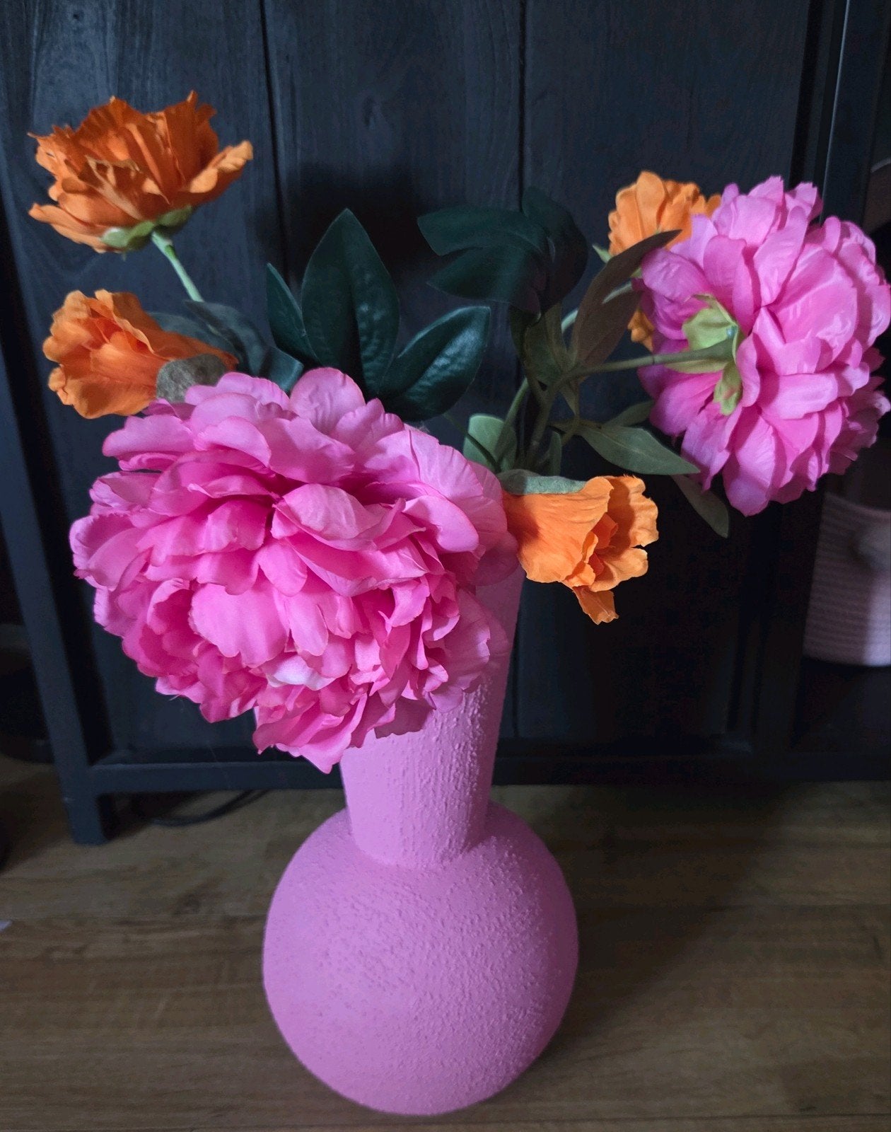Roze vaas met kunstbloemen, Ophalen of Verzenden