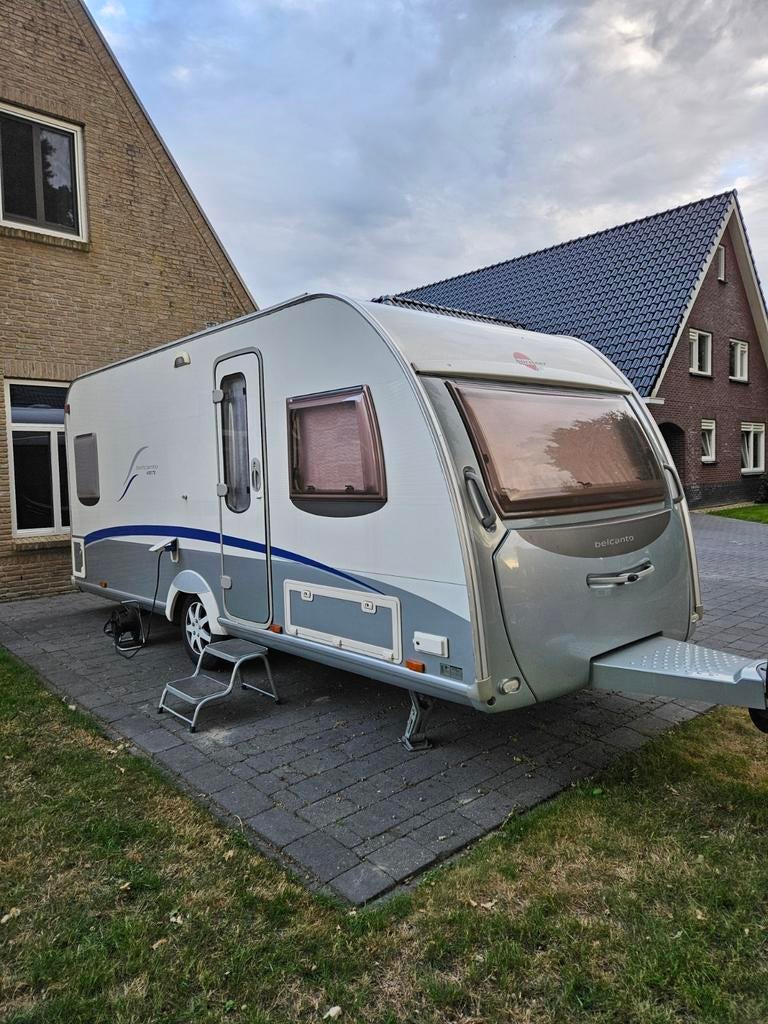 Bürstner Belcanto 455 TS, 2006, met vloerverw + inventaris, Caravans en Kamperen, Rondzit, Frans bed, Particulier, Bürstner