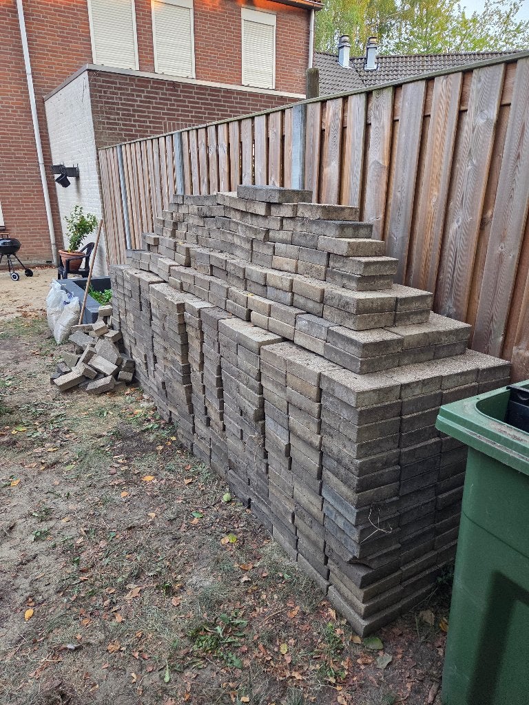 Gratis af te halen: 1000+ terrastegels (20x20 cm), Tuin en Terras, Tegels en Klinkers, Ophalen, Gebruikt, 10 m² of meer, Beton