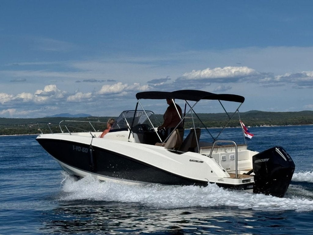 Quicksilver Active 675 Open (2018) inclusief trailer, Watersport en Boten, Vis- en Consoleboten, Zo goed als nieuw, 2 m, Viertaktmotor
