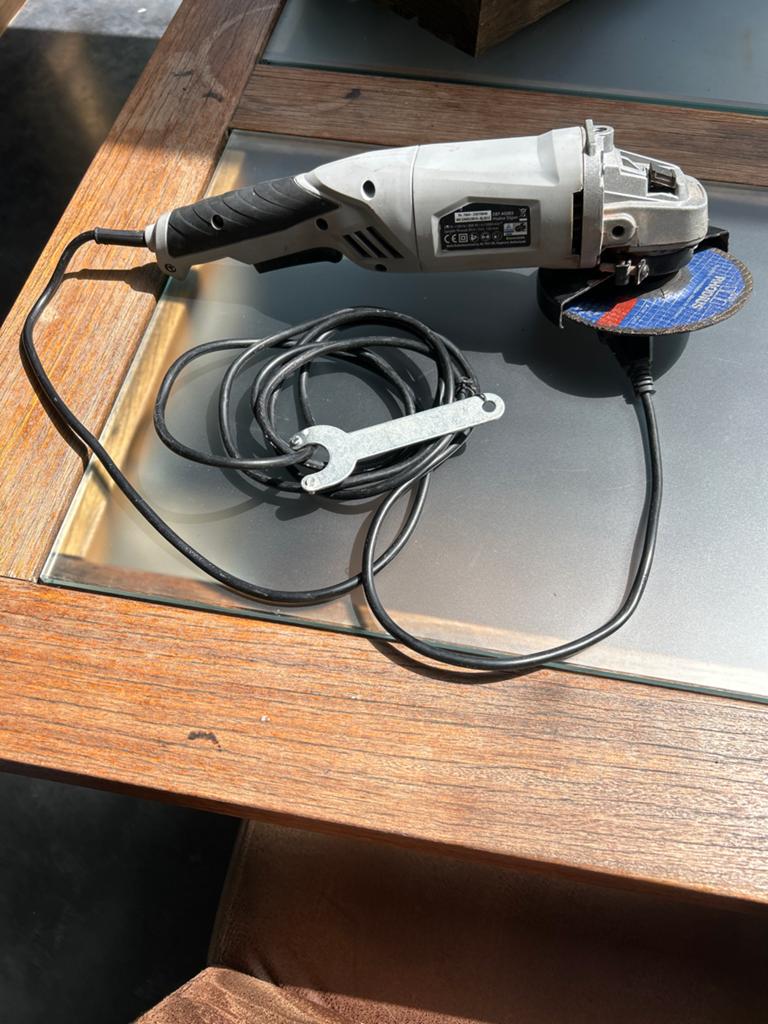 Haakse slijper met sleutel, Ophalen, Gebruikt, Minder dan 700 watt, Haakse handslijpmachine