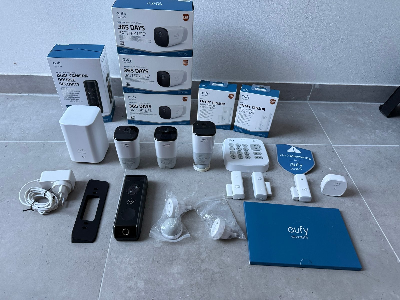 Eufy Home Security Set – Deurbel, 3 Camera’s, Alarm, Sensor, Ophalen of Verzenden, Zo goed als nieuw, Buitencamera