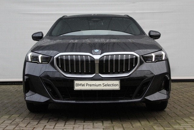 BMW 5 Serie Touring 520i M Sport Automaat / Trekhaak / Adapt, Automaat, 1998 cc, Achterwielaandrijving, Zilver of Grijs