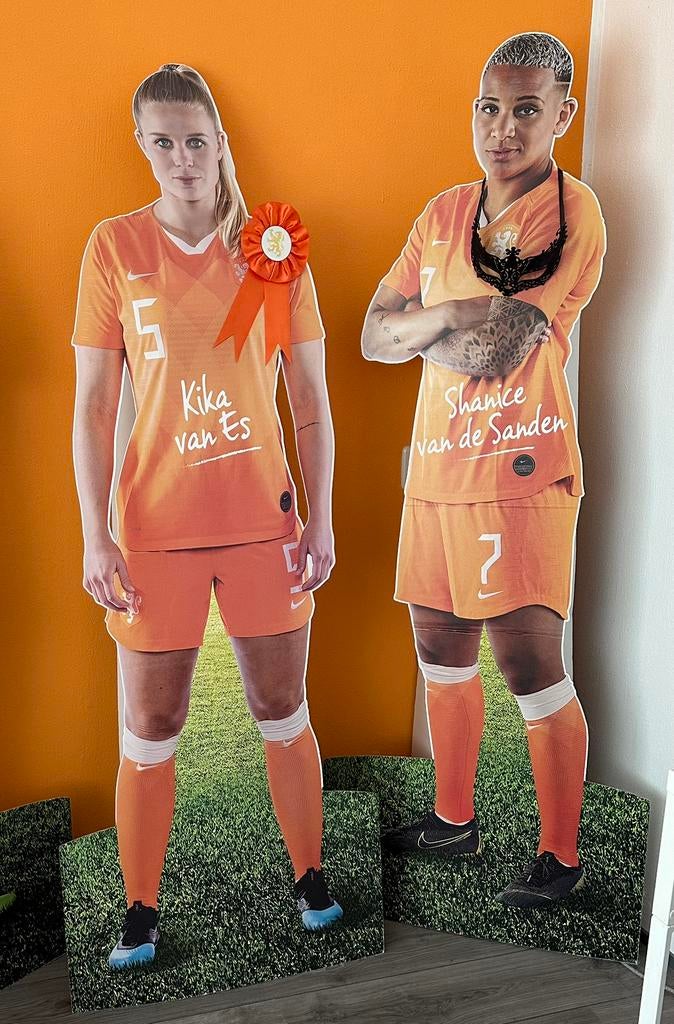 Pop karton Oranje Leeuwin Kika van Es / voetbal WK, Sport en Fitness, Voetbal, Maat M, Ophalen, Zo goed als nieuw, Bal