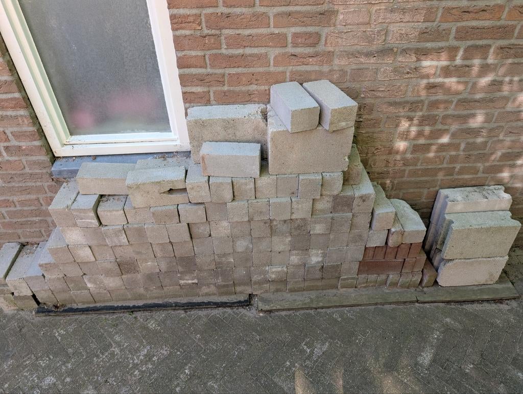 Ca. 110 gebruikte betonnen stenen, Ophalen, Gebruikt, Beton