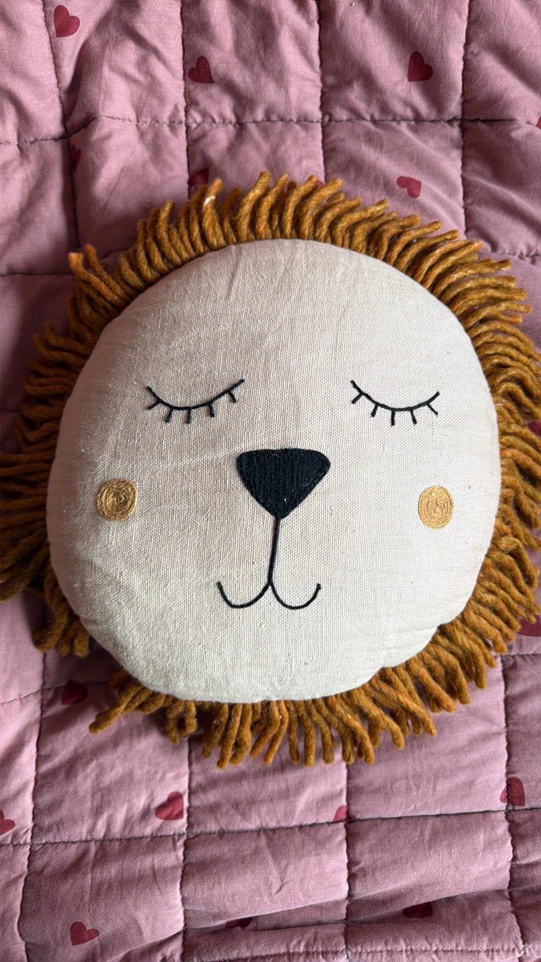 Ferm living kussen leeuw zgan kinderkamer, Ophalen of Verzenden, Zo goed als nieuw, Kleed of Kussen