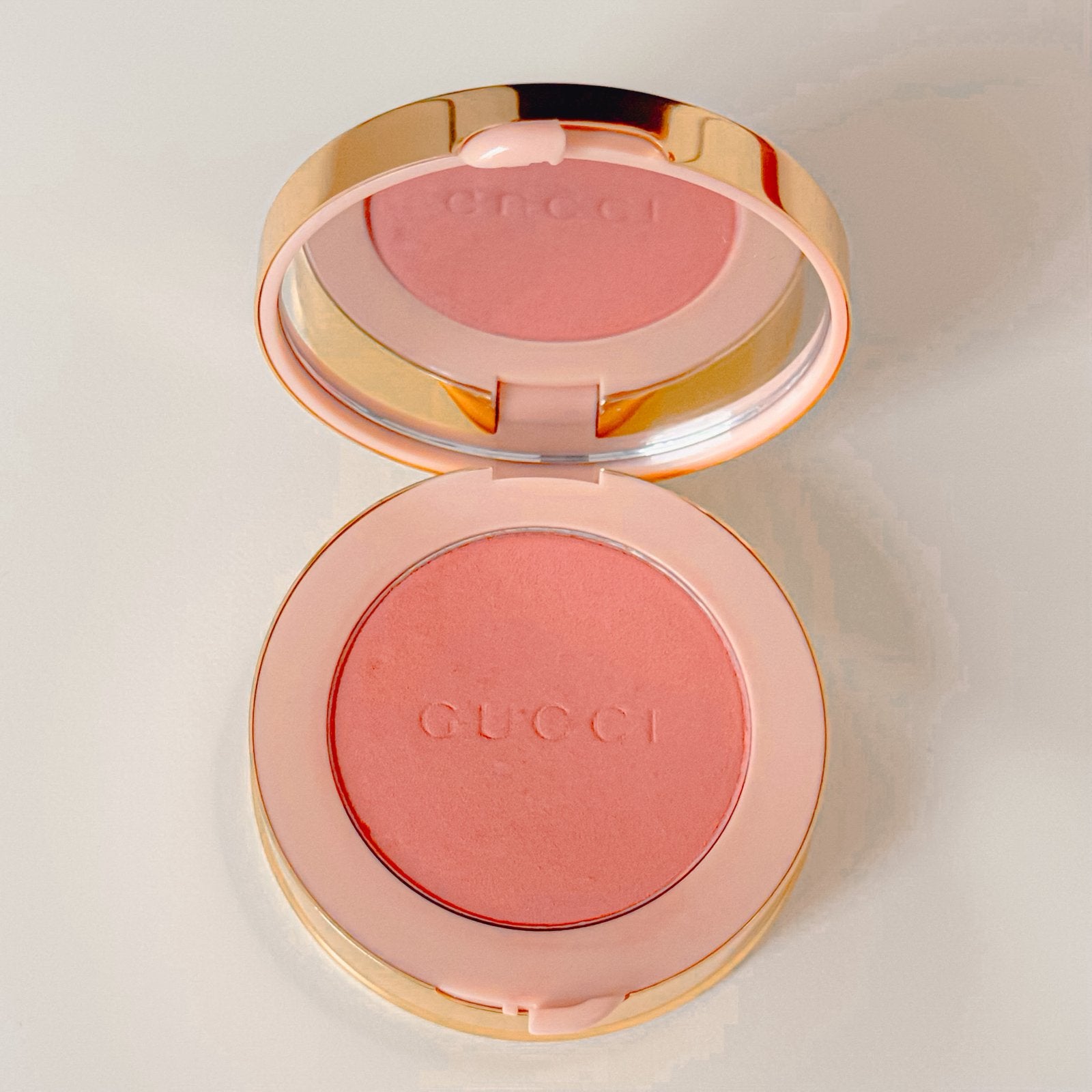 Gucci Beauty Blush de Beauté in 04 Bright Coral, Sieraden, Tassen en Uiterlijk, Uiterlijk | Cosmetica en Make-up, Wangen, Overige kleuren