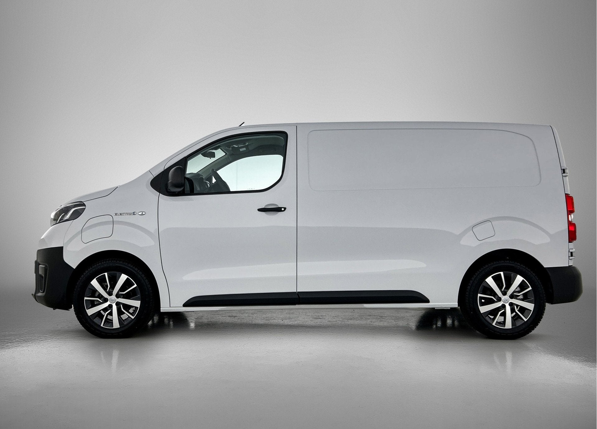 Toyota PROACE Electric Worker Live Extra Range 75 kWh | Incl, Zwart, Wit, Origineel Nederlands, 75 kWh