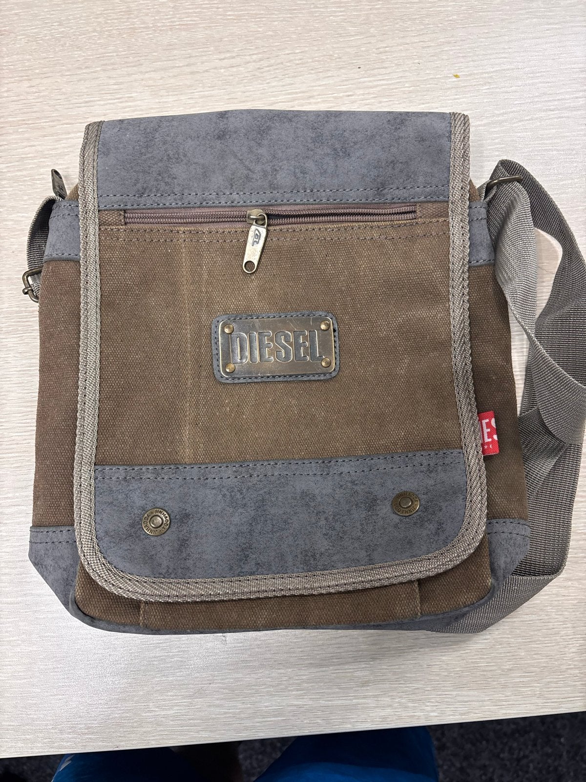 Diesel schoudertas bruin/grijs, Sieraden, Tassen en Uiterlijk, Tassen | Schoudertassen, Ophalen of Verzenden, Gebruikt, Bruin