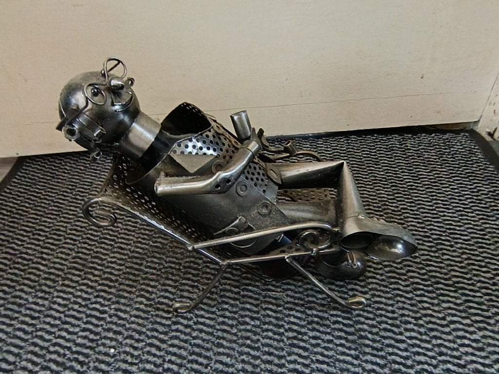 Wijnfleshouder (zittende man), Ophalen, Zo goed als nieuw, Minder dan 5 flessen, Metaal