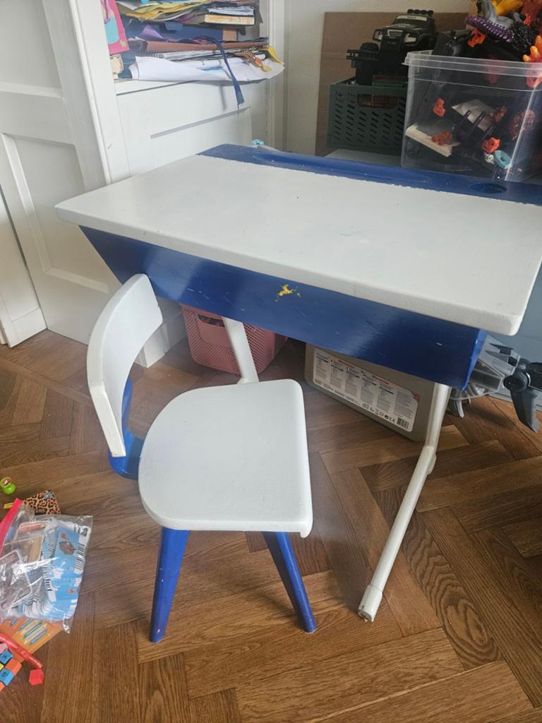 Kinder bureautje (gratis), Ophalen of Verzenden, Gebruikt, Tafel(s) en Stoel(en)