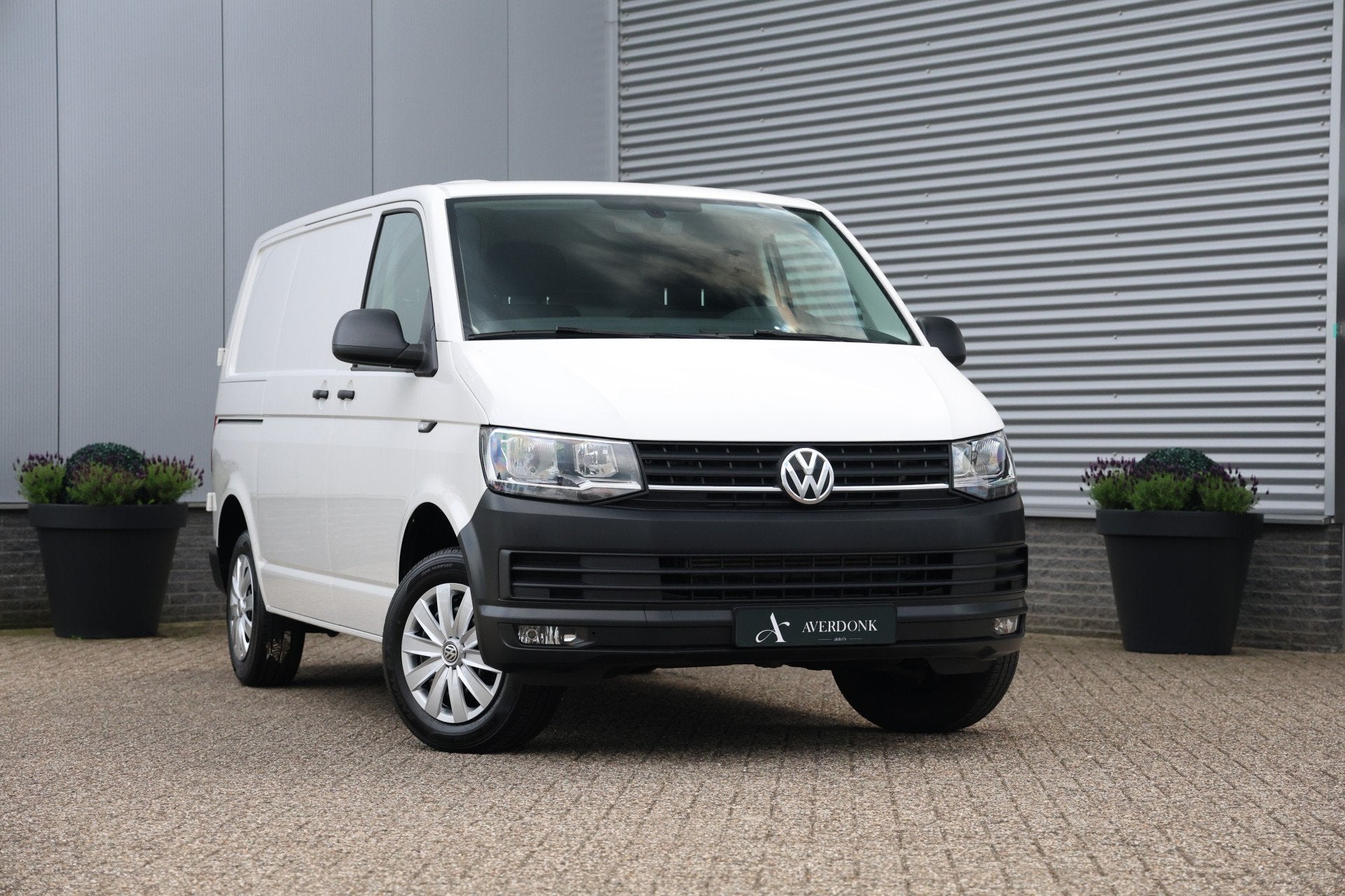 Volkswagen Transporter 2.0 TSI L1H1 Comfortline Benzine Navi, Auto's, Voorwielaandrijving, Stof, Gebruikt, 4 cilinders