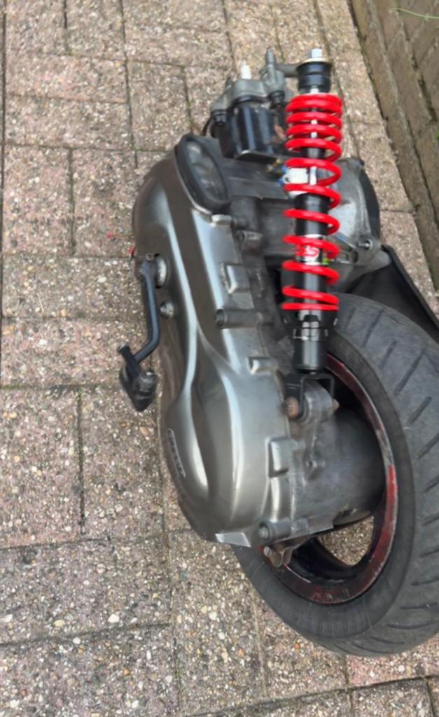 Hexablok 125cc, Fietsen en Brommers, Brommeronderdelen | Scooters, Ophalen of Verzenden, Zo goed als nieuw, Blok, Piaggio