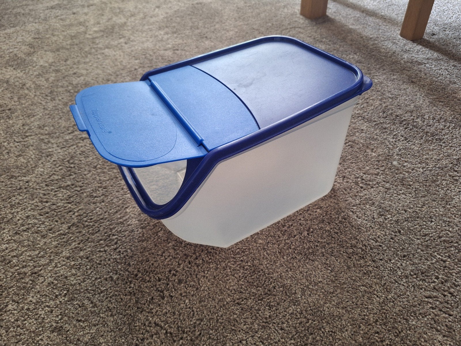 Tupperware Bewaardoos 5.5L met blauw deksel, Huis en Inrichting, Keuken | Tupperware, Ophalen of Verzenden