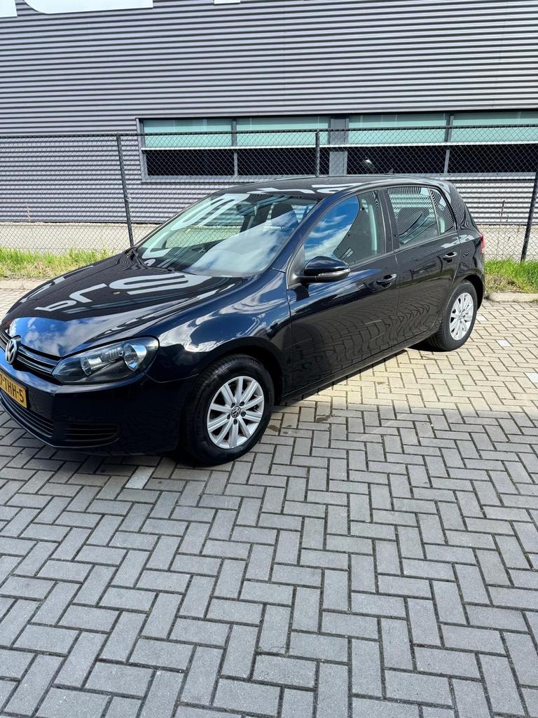 Volkswagen Golf 1.2 TSI 5D + nieuw APK, Auto's, Voorwielaandrijving, 4 cilinders, 610 kg, Zwart