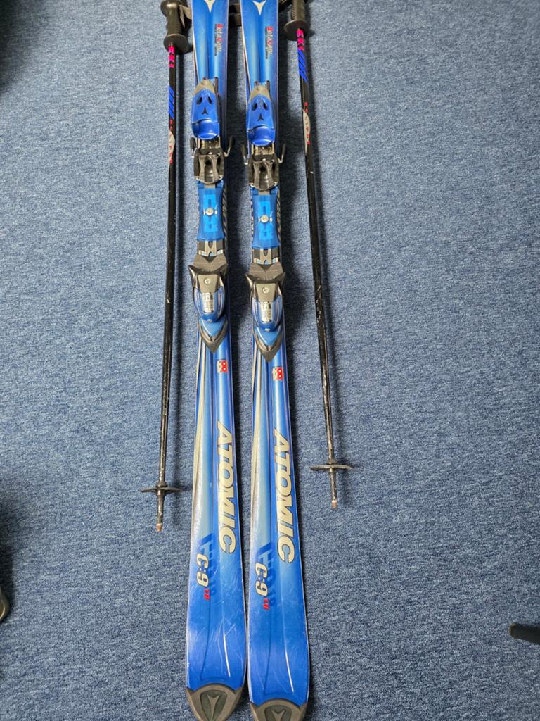 Complete ski-uitrusting zie beschrijving, Sport en Fitness, 160 tot 180 cm, Gebruikt, Ophalen of Verzenden, Atomic