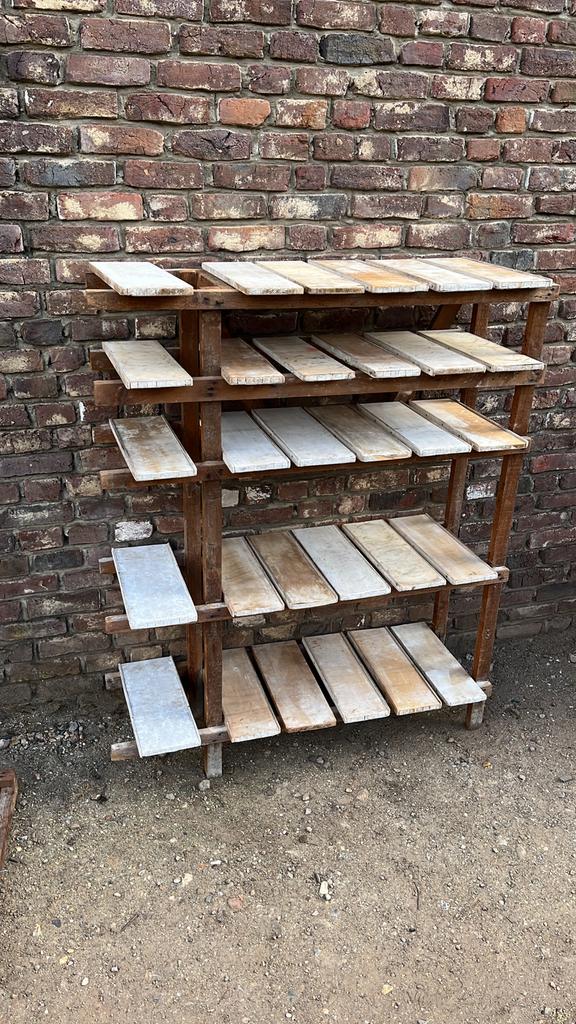 oud rek uit atelier pottenbakker bakkersrek keukenrek, Antiek en Kunst, Ophalen