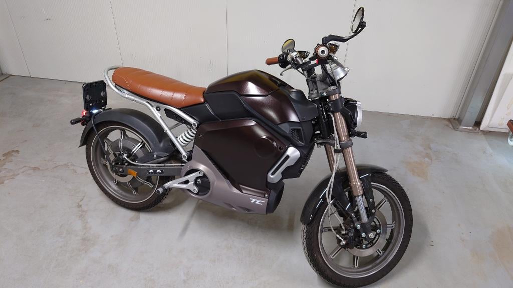 Super Soco TC | 2e Accu | Dark Brown Metallic, Fietsen en Brommers, Snorfietsen en Snorscooters, Overige merken, Elektrisch, Ophalen of Verzenden