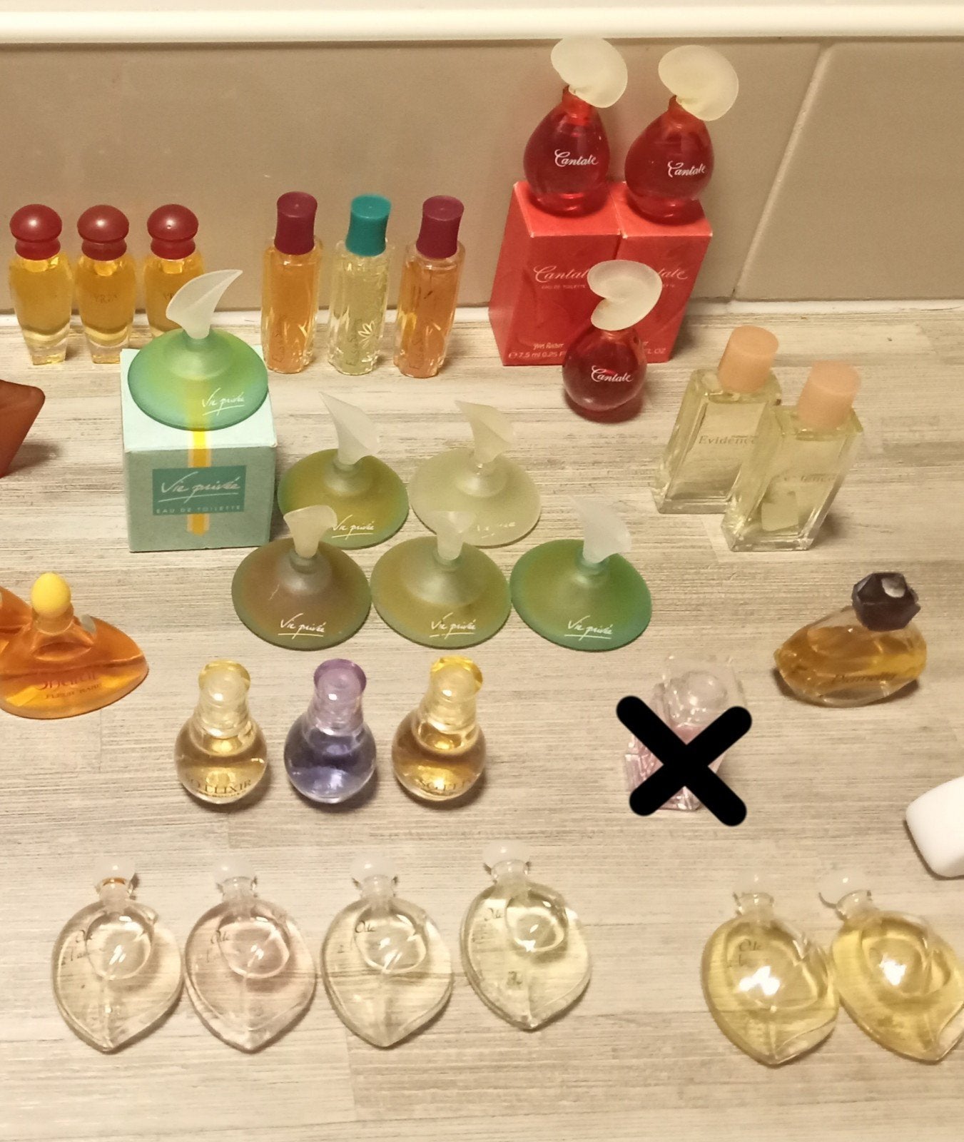 Grote verzameling Yves Rocher parfum miniaturen, Ophalen of Verzenden, Zo goed als nieuw, Miniatuur, Gevuld