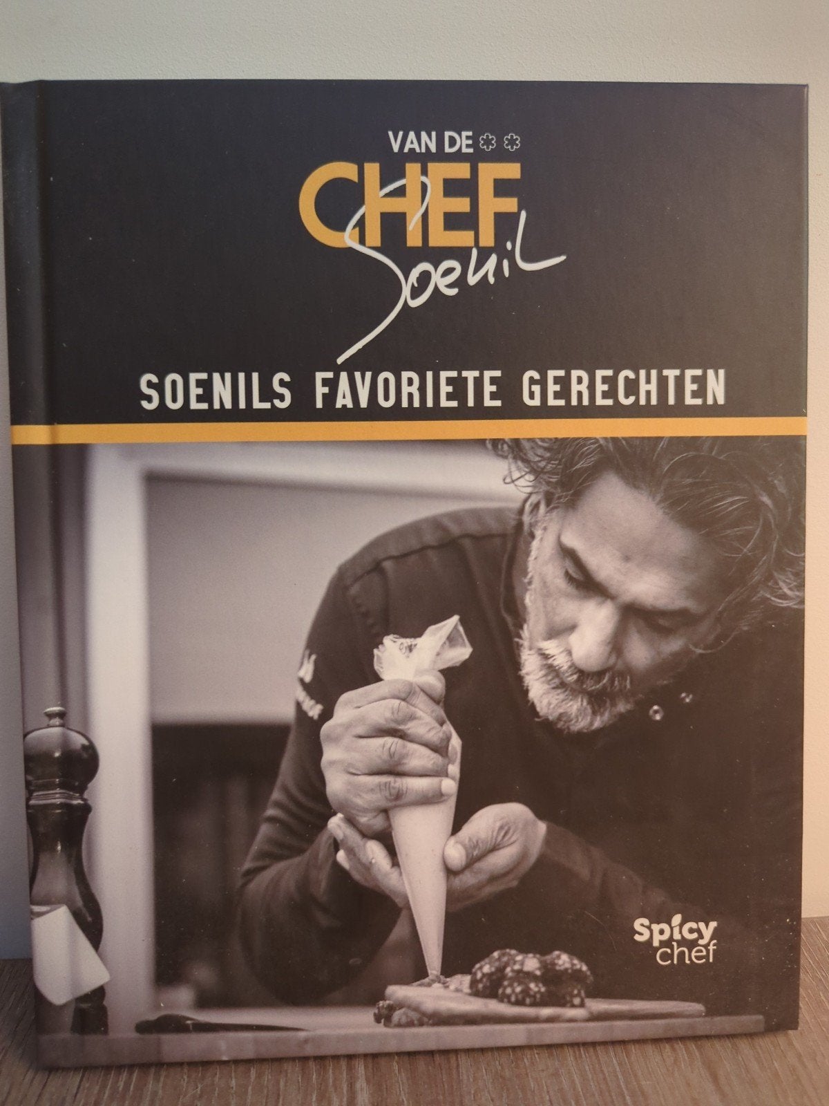 Van de Chef Soenil: Soenils Favoriete Gerechten, Ophalen of Verzenden, Zo goed als nieuw, Chef Soenil