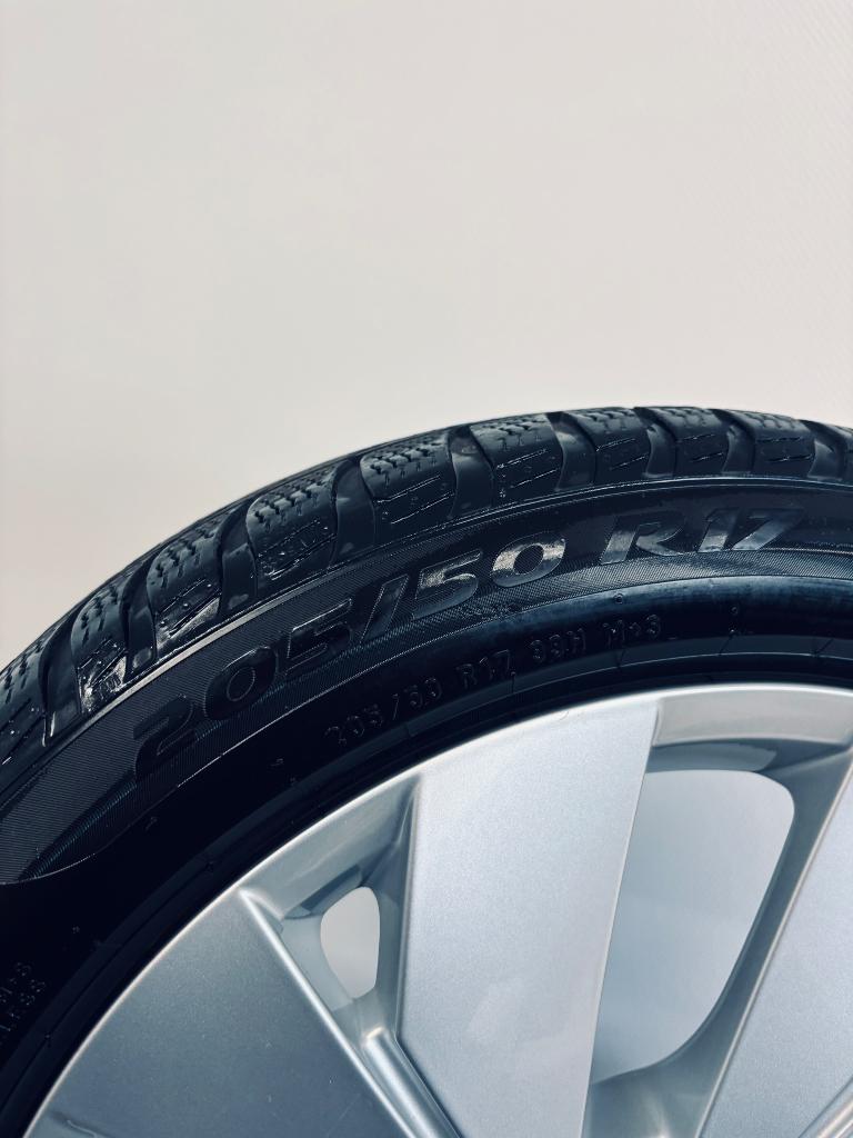 17” VW Golf velgen + Pirelli winterbanden, Auto-onderdelen, Banden en Velgen, Ophalen, Gebruikt, 17 inch, Personenwagen