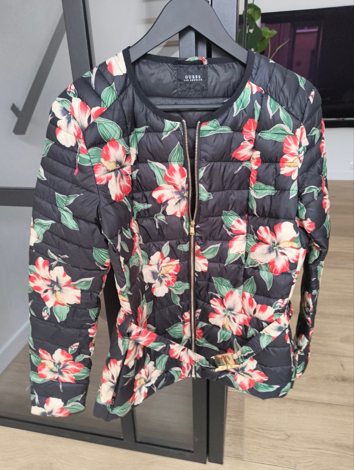 Guess tussenjas maat M met bloemenprint en riem, Guess, Ophalen of Verzenden, Zo goed als nieuw