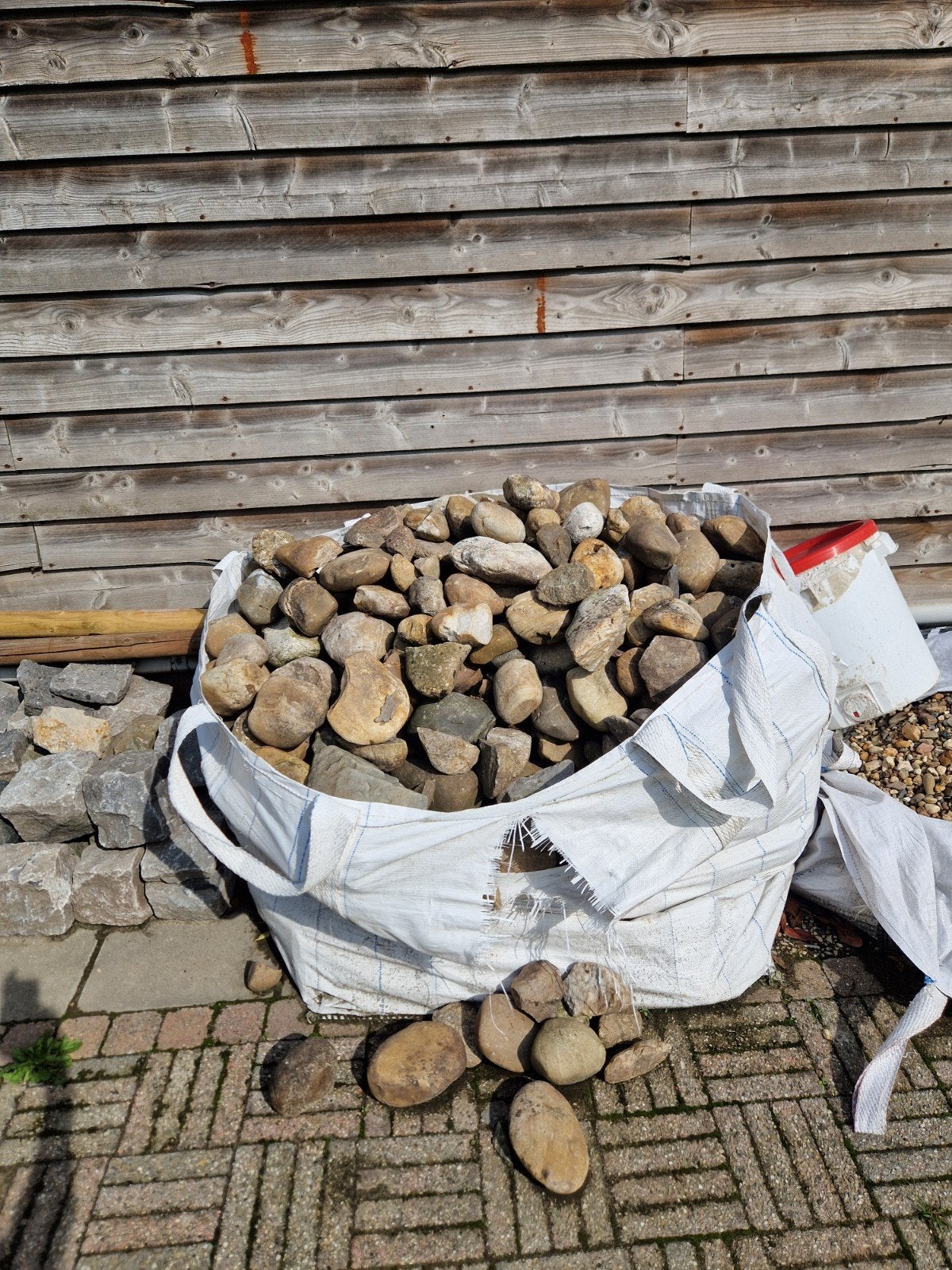 Grote zak met diverse rotsen en keien, Tuin en Terras, Grind, Keien en Split, Ophalen, Overige materialen, Gebruikt, Kei