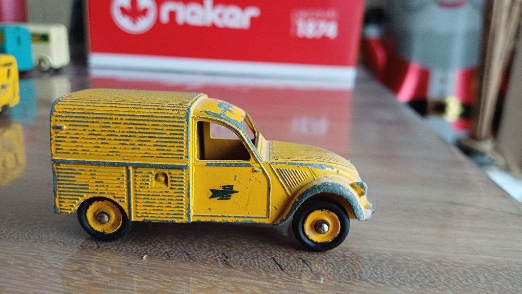 Dinky toys 2CV Postale, Antiek en Kunst, Antiek | Speelgoed, Ophalen of Verzenden