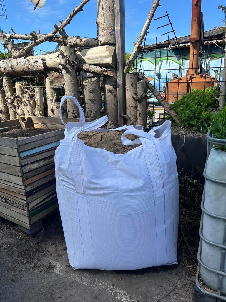 2 bigbags straatzand gratis ophalen op 2-6, Ophalen of Verzenden, Zo goed als nieuw