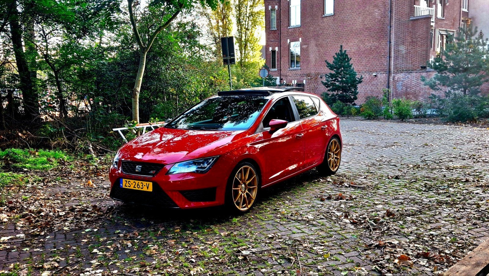 Seat Leon 2.0 TSI 195KW DSG 2014 Rood, 15 km/l, 1321 kg, 4 cilinders, LED verlichting
