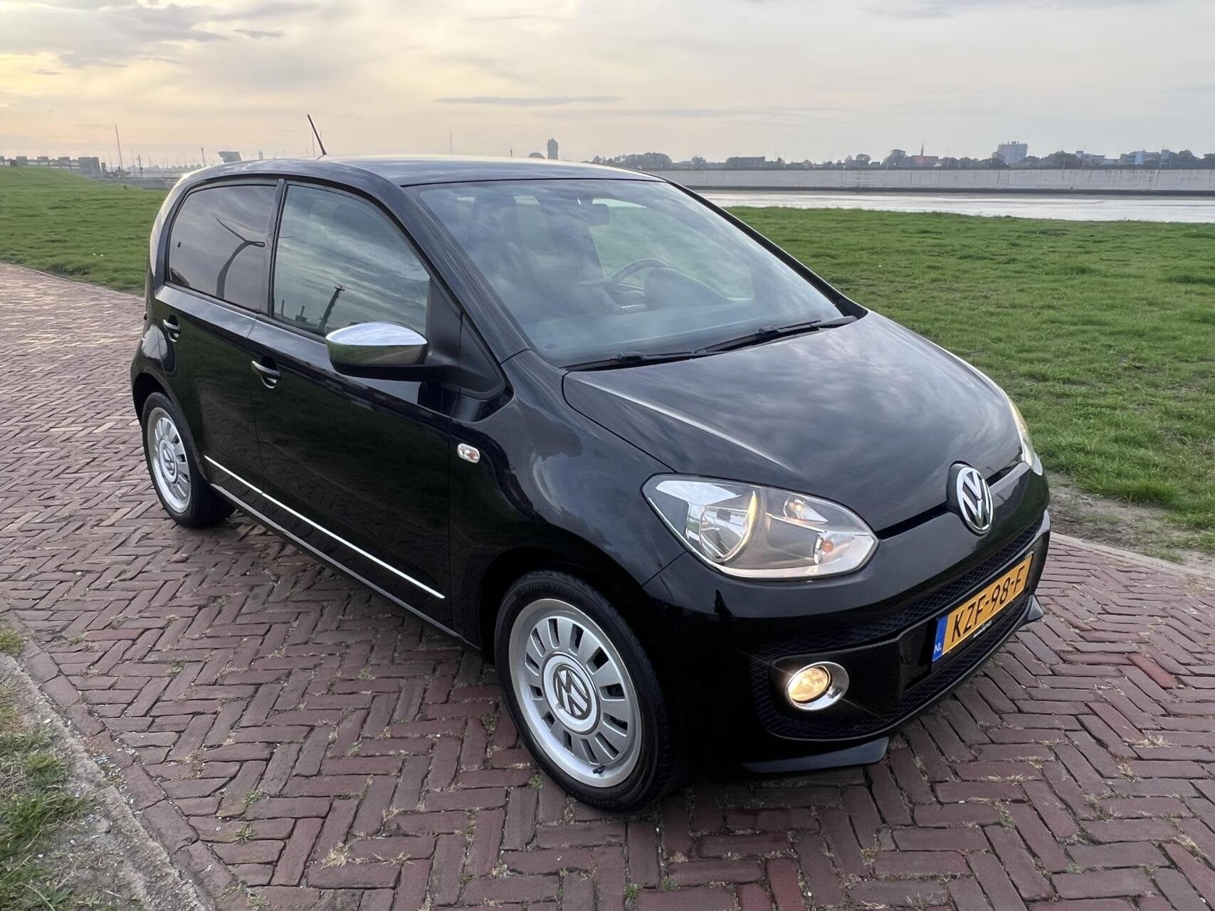 Foto 3 van Volkswagen Up! 1.0 High Up |AIRCO|CRUISE|NAVI|5DRS|NW APK