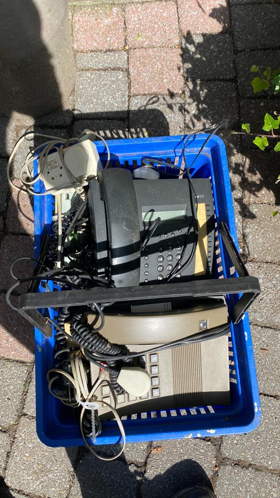 Mand vol oude telefoons 80 90 er jaren, Telecommunicatie, Vaste telefoons | Niet Draadloos, Ophalen of Verzenden, Zo goed als nieuw