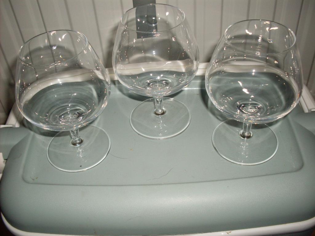 3 nieuwe grote kelk glazen op voet, Ophalen, Glas of Glazen, Nieuw, Glas