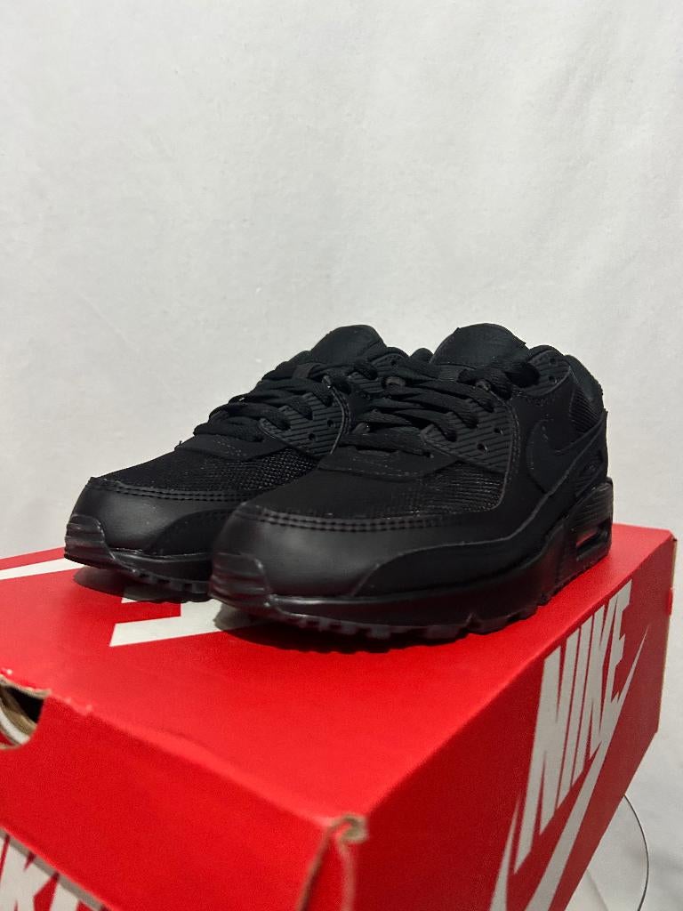 NIEUW IN DOOS! Maat 40 - Nike Air Max 90 Triple Black, Kleding | Dames, Schoenen, Verzenden, Zwart, Nike, Nieuw