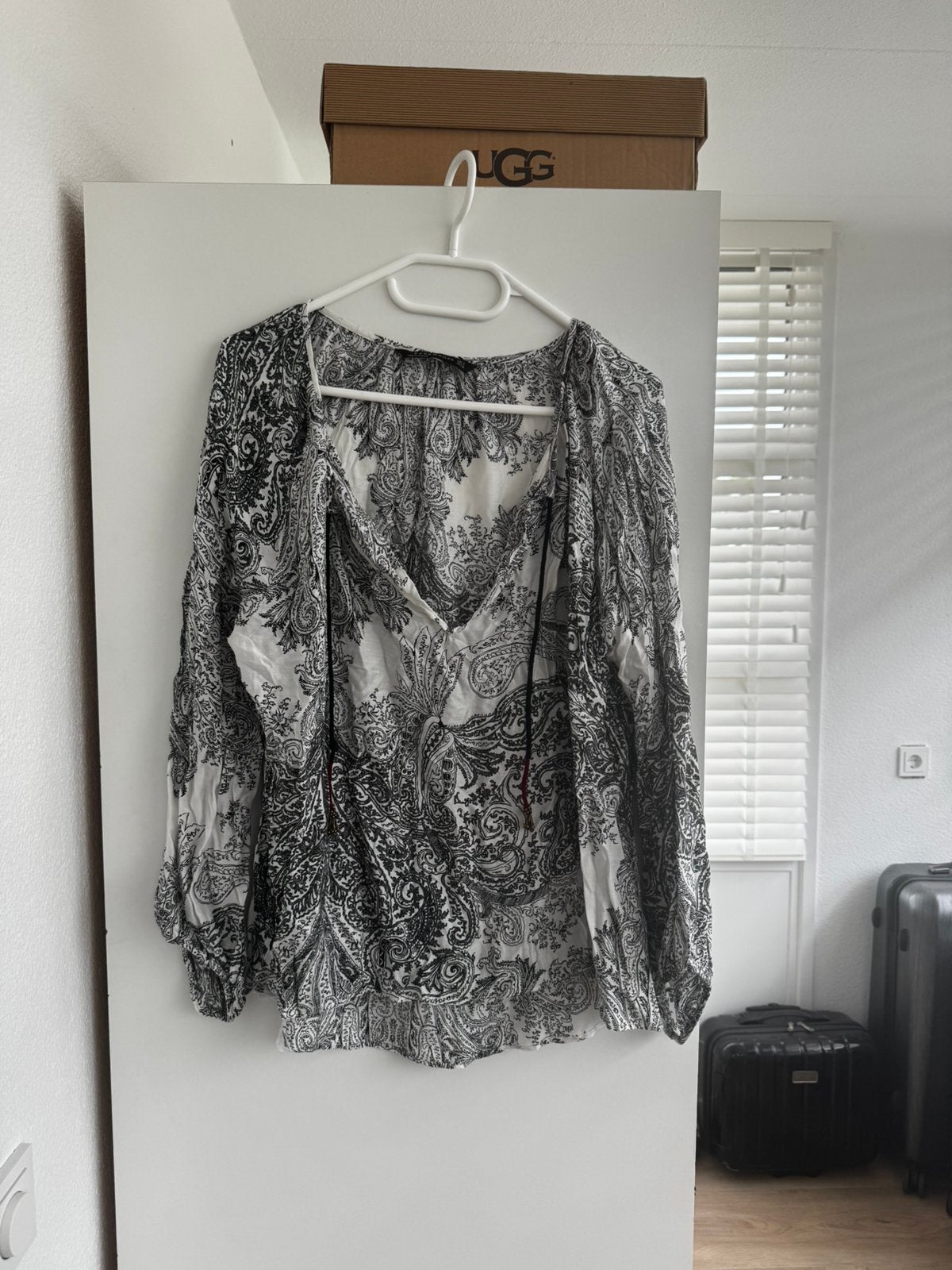 Prachtige Zara blouse met paisley print in zwart-wit maat M, Ophalen of Verzenden, Zo goed als nieuw, Maat 38/40 (M), Zwart