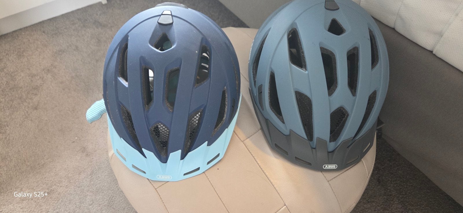 ABUS Urban-I 3.0 Fietshelm (2 stuks), Fietsen en Brommers, Fietsaccessoires | Fietshelmen, Ophalen, Zo goed als nieuw, Heer of Dame