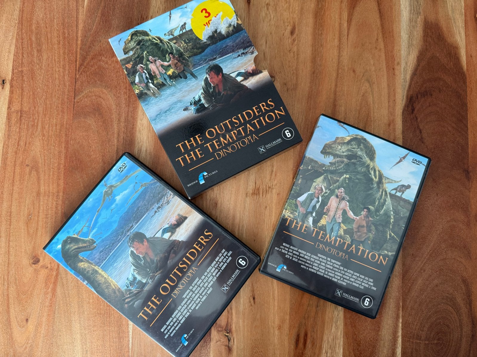 Dinotopia DVD's: The Outsiders en The Temptation, Vanaf 6 jaar, Ophalen of Verzenden, Gebruikt, Inclusief doosje