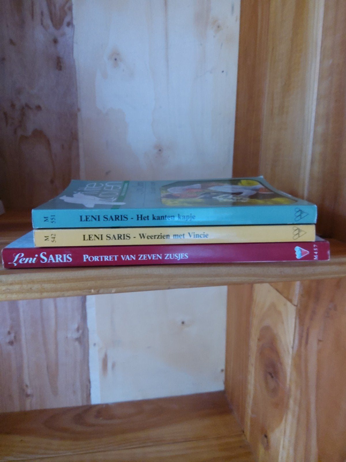 3x Leni Saris boeken: Romantische familieromans, Boeken, Ophalen of Verzenden, Gelezen, Leni Saris, Nederland