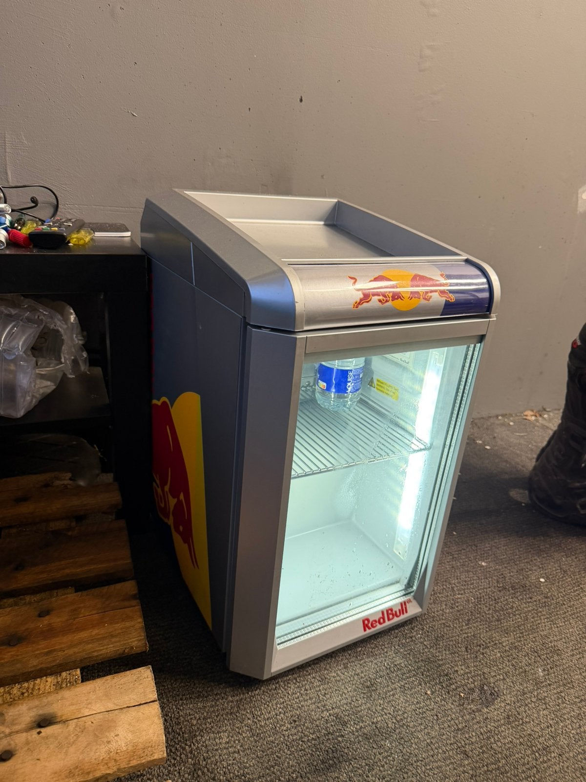 Redbull koelkast nieuwstaat, Witgoed en Apparatuur, Ophalen, Zonder vriesvak, 160 cm of meer, Minder dan 75 liter