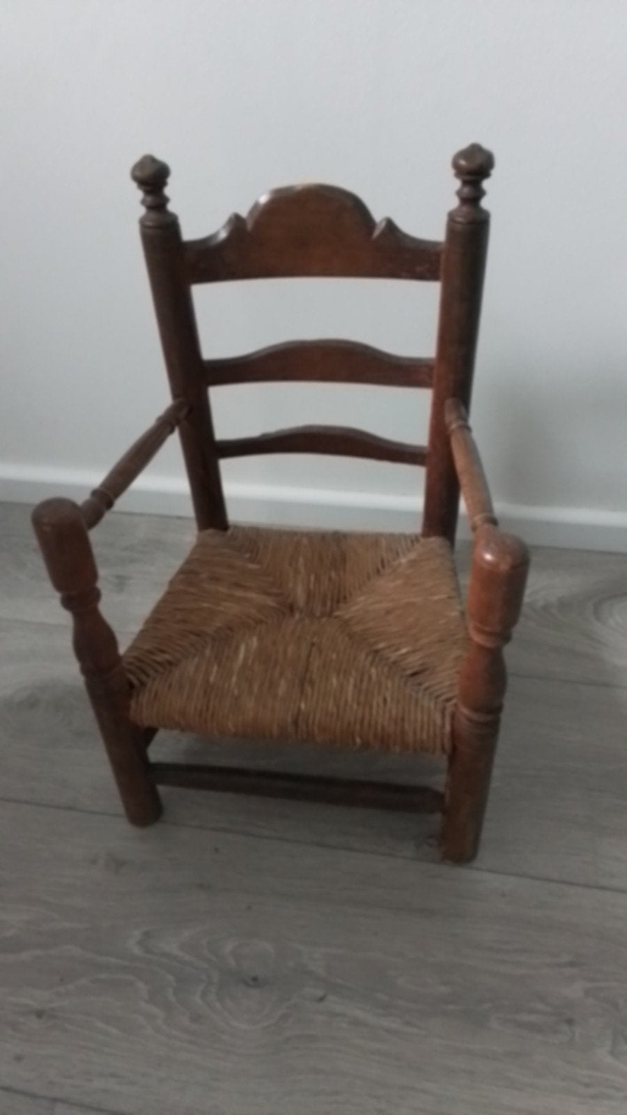 Vintage houten kinderstoel met rieten zitting, Kinderen en Baby's, Ophalen, Gebruikt, Overige typen
