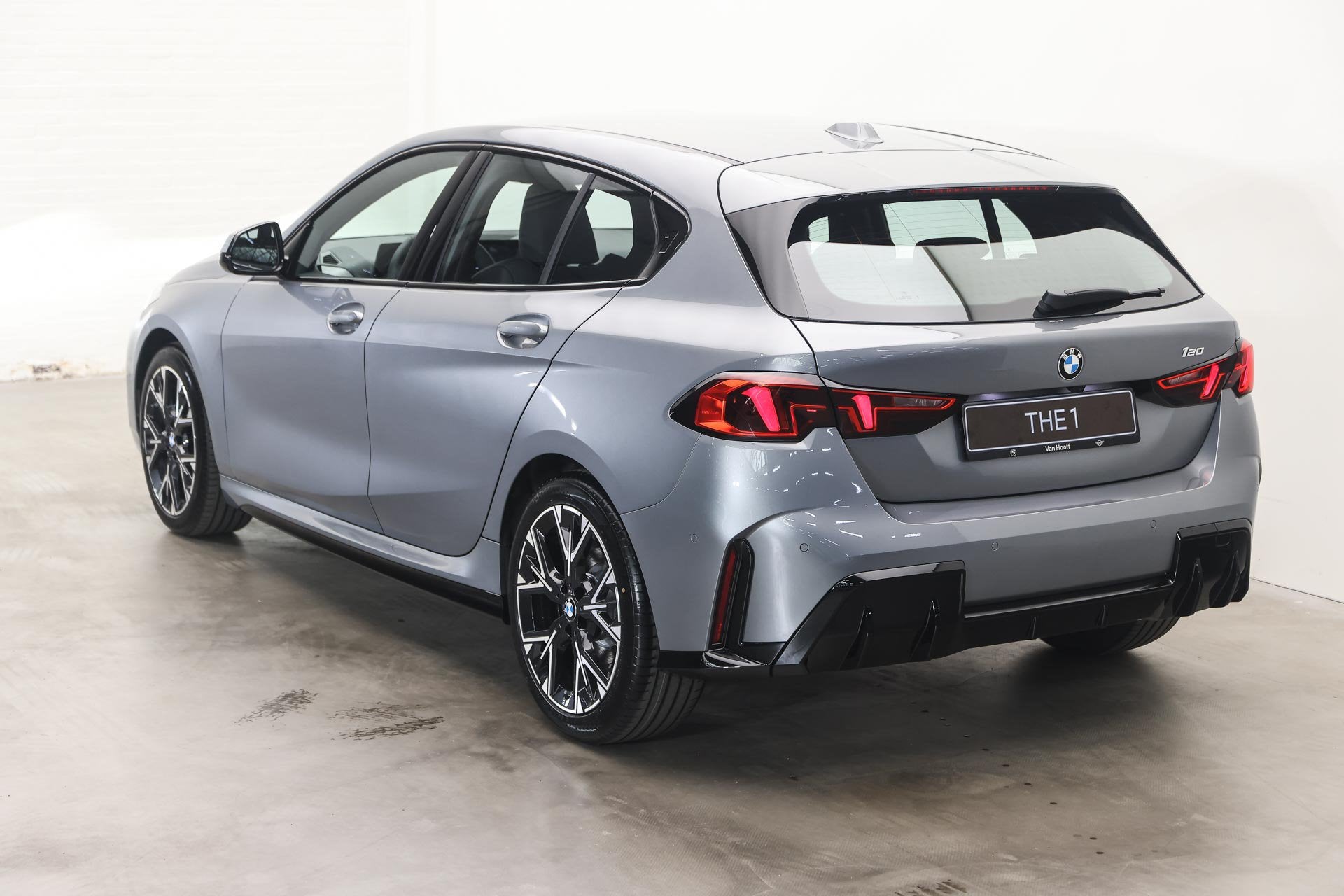 BMW 1 Serie 120 M Sport Automaat / Sportstoelen / Achteruitr, Dealer onderhouden, Zwart, 156 pk, Bedrijf