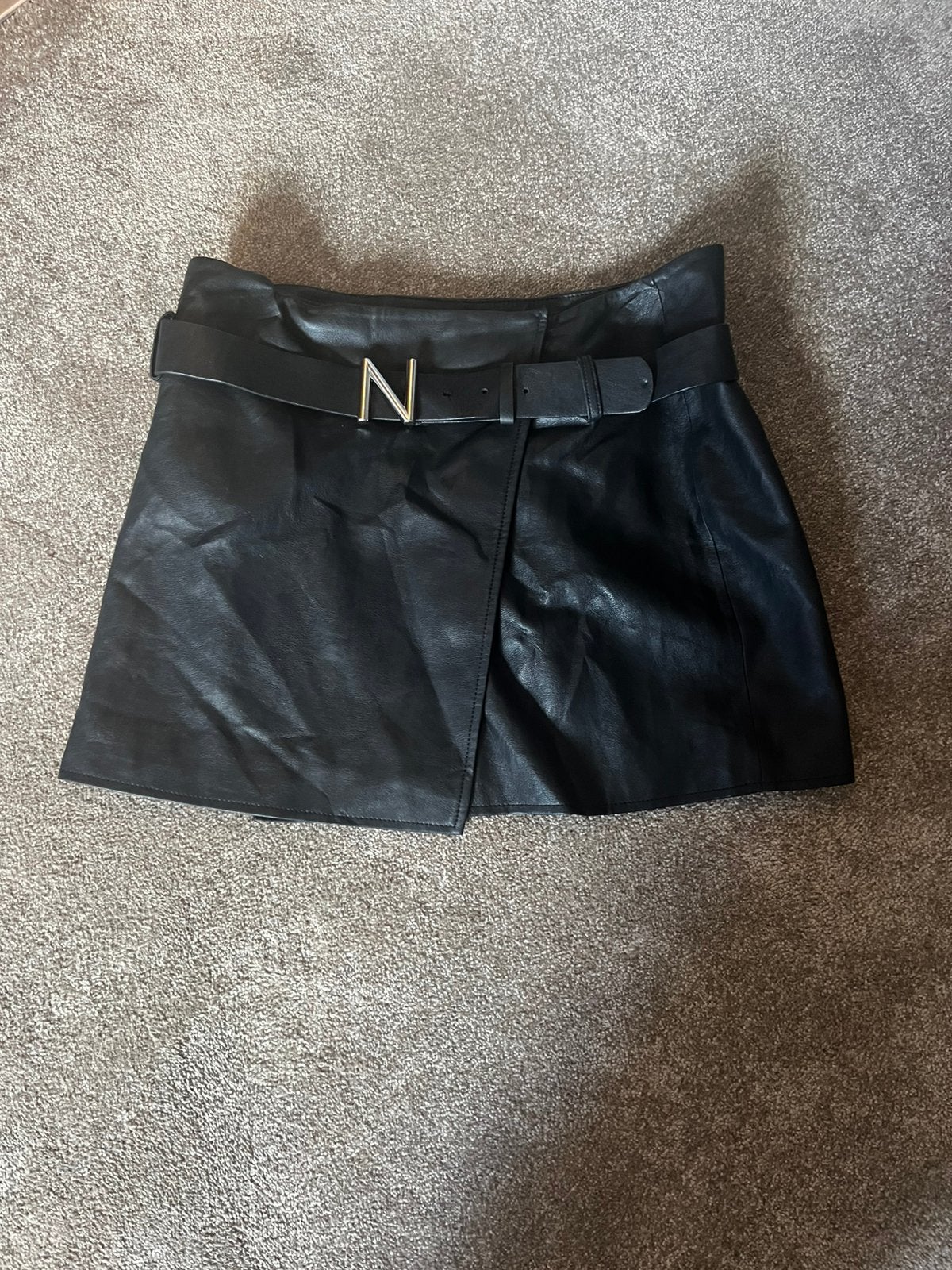Nikkie leren rok met riem zwart maat 40, Kleding | Dames, Rokken, Maat 38/40 (M), Zwart, Ophalen of Verzenden, Zo goed als nieuw